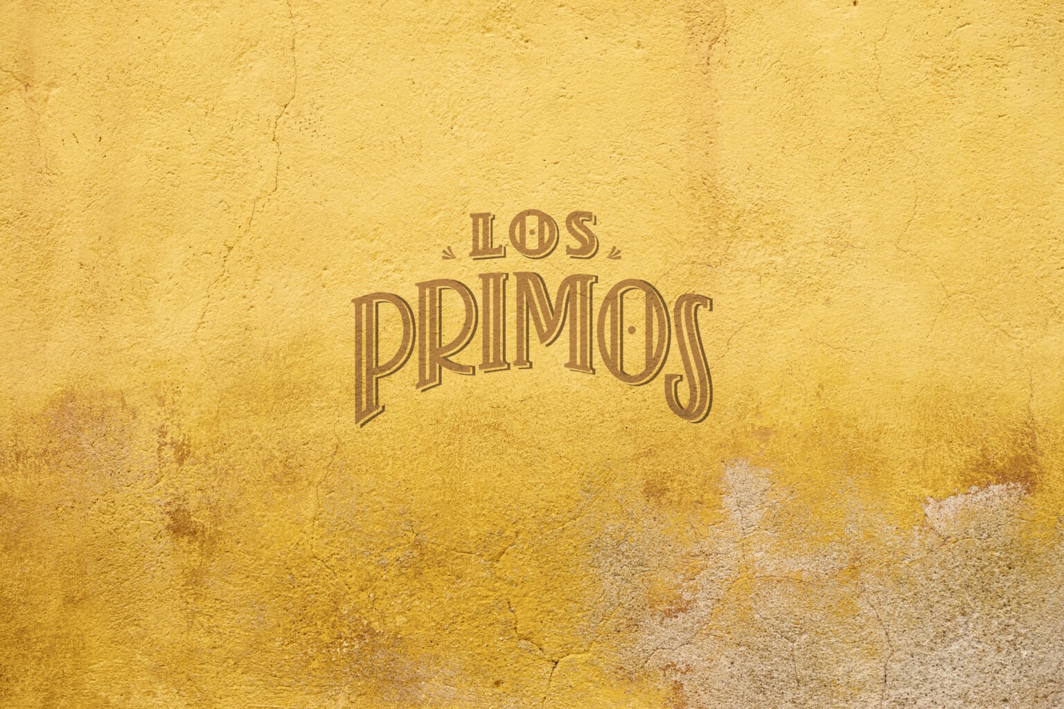 Logo en relief de Los Primos, identité de marque