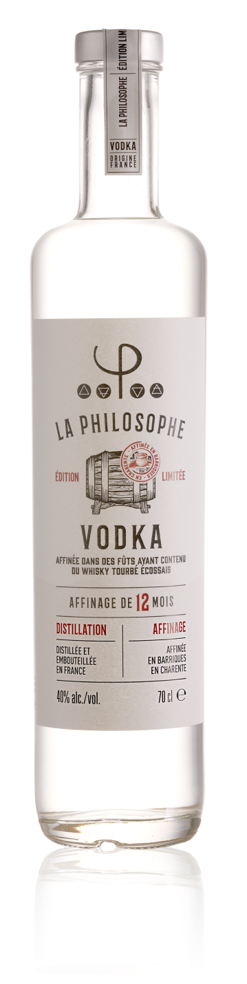 bouteilel de spiritueux Vodka La philosophe avec son étiquette et packaging design