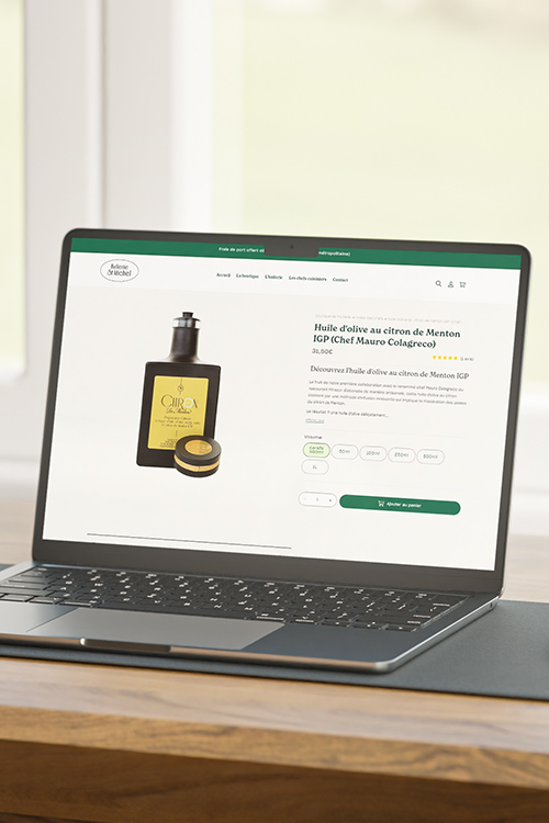 Mockup d’un ordinateur portable affichant la page d’accueil du site de l’Huilerie Saint-Michel, illustrant le service de création de site web proposé par Pantel Agency.